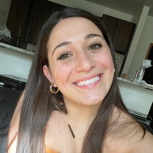 Meet your Posher, Becca